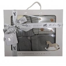 C05573: Baby Unisex Knitted 4 Piece Outfit In A  Luxury Gift Box (NB-6 Months)